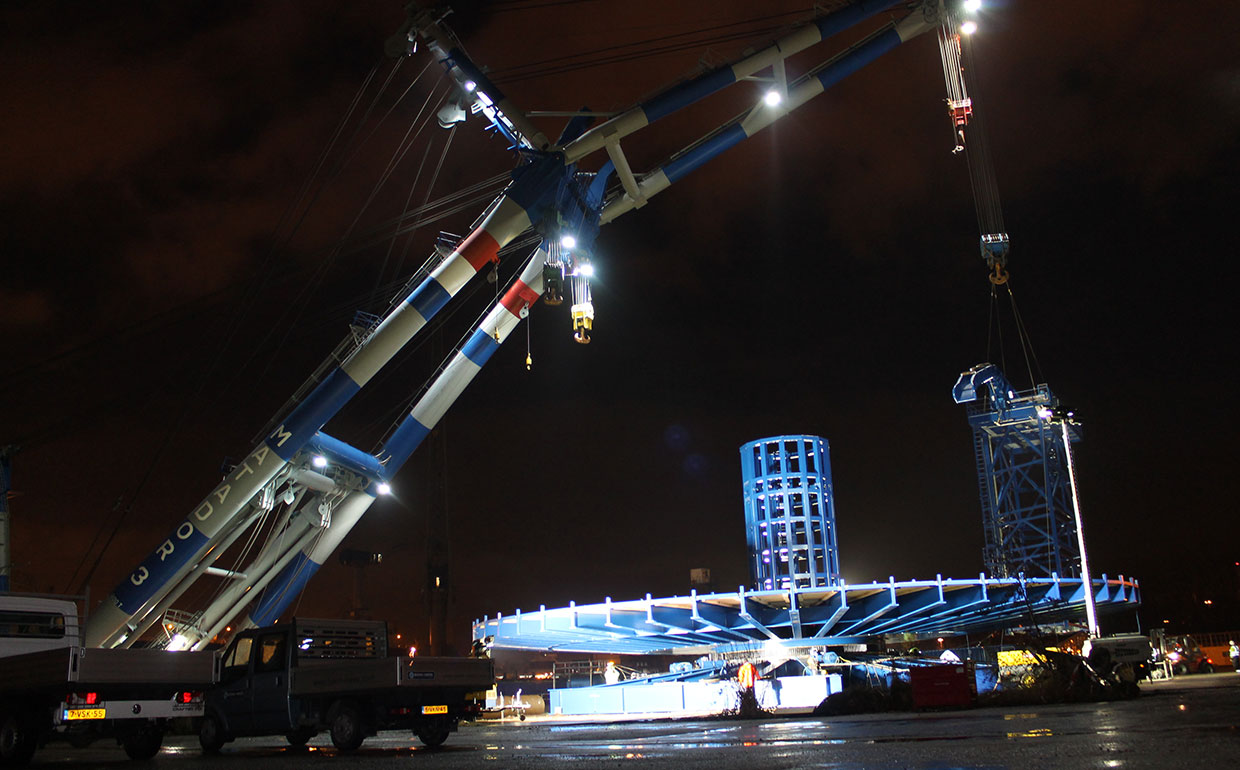 Heavy lift and terminal installation.